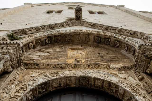 Bari, i magnifici portali della Basilica di San Nicola: vertice inarrivabile del romanico pugliese